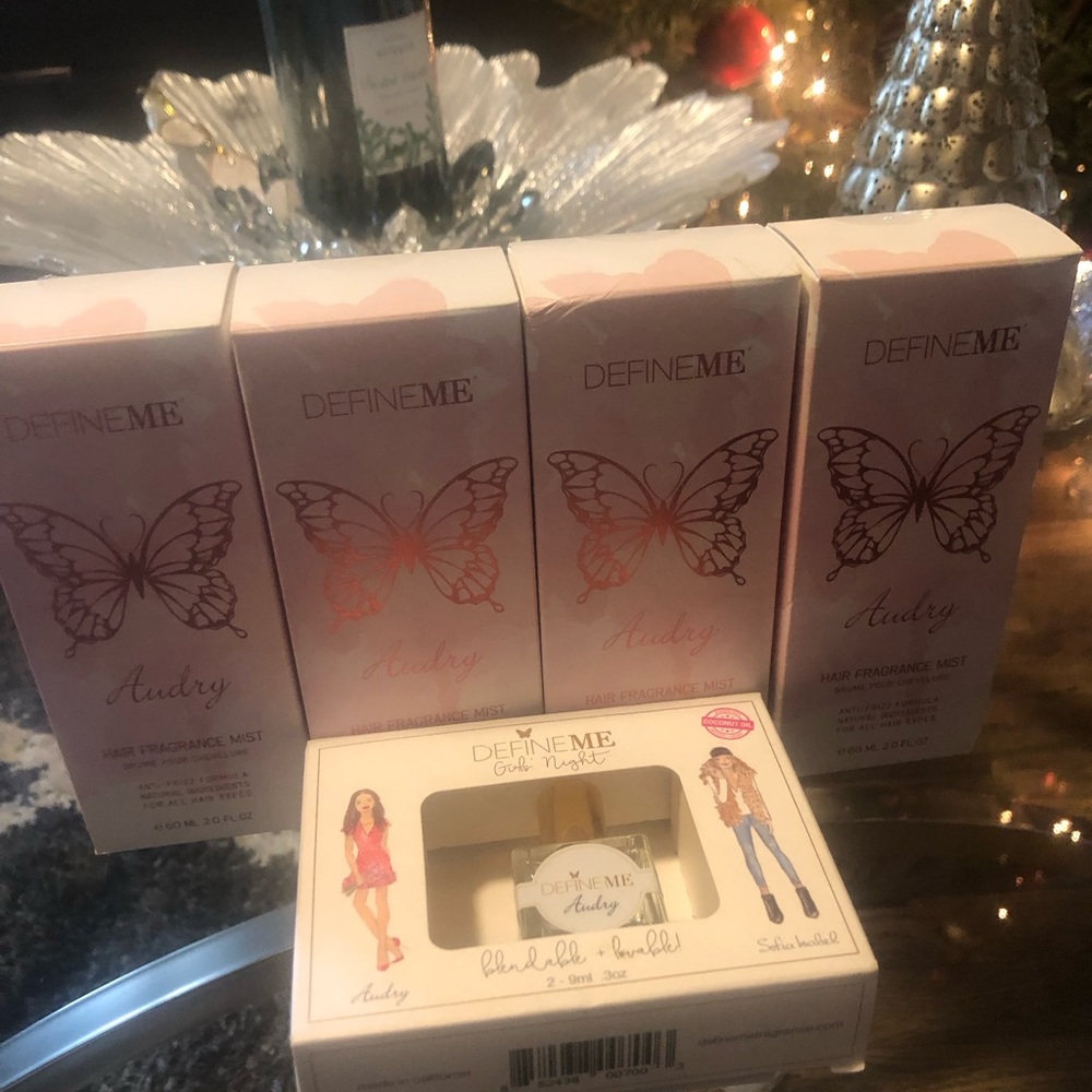 (4) BRAND NEW DEFINEME PERFUME AUDRY HAIR FRAGRANCE!!! AND 1 FULL SIZE PERFUME!!